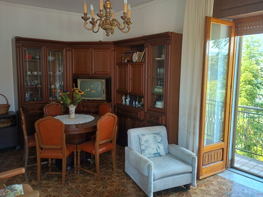 Casa indipendente con garage nel centro storico (via Settembrini, 8)