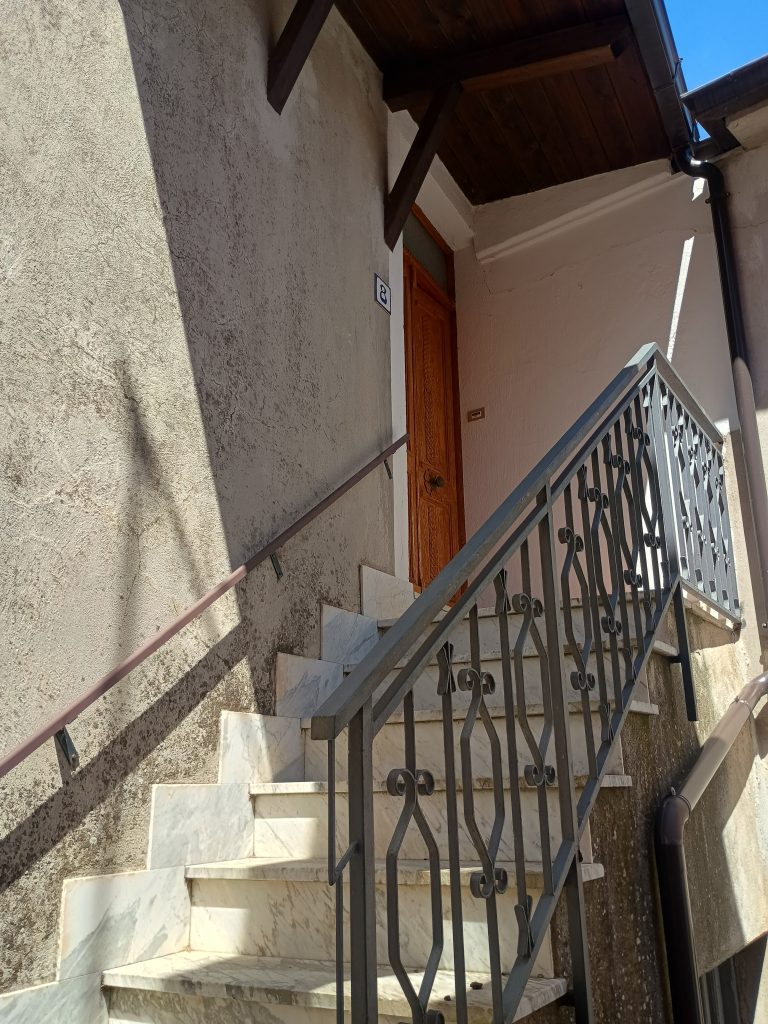 Casa indipendente con garage nel centro storico (via Settembrini, 8)