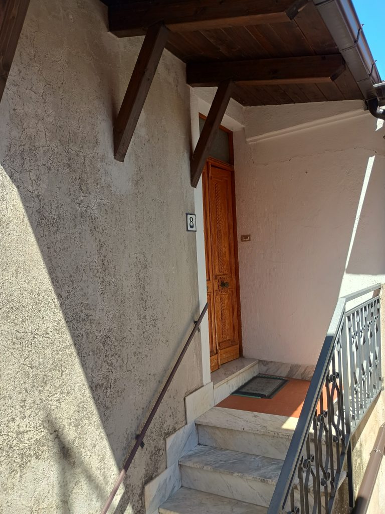 Casa indipendente con garage nel centro storico (via Settembrini, 8)