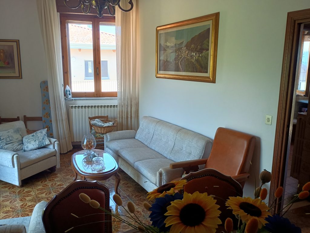 Casa indipendente con garage nel centro storico (via Settembrini, 8)