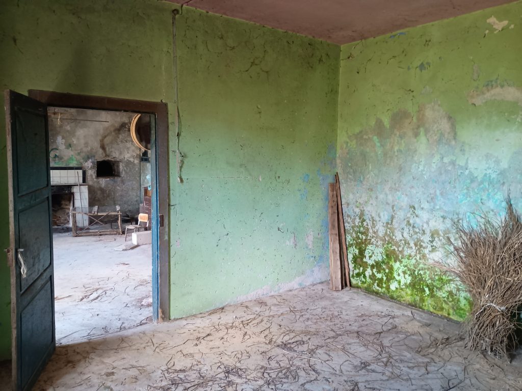 Casa indipendente con terreno e garage (c.da Pietraferrata, 109)