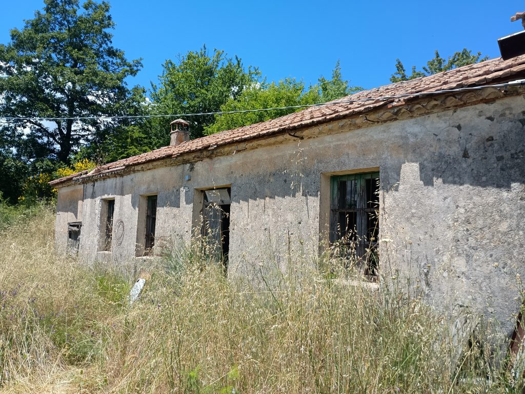 Casa indipendente con terreno e garage (c.da Pietraferrata, 109)