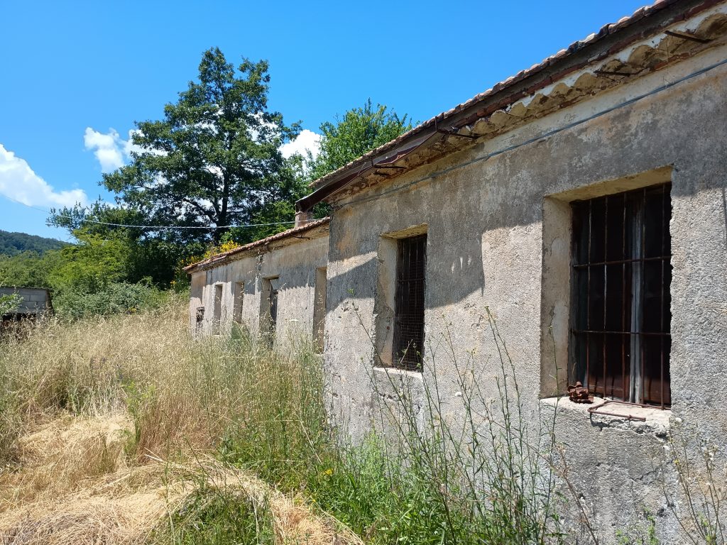 Casa indipendente con terreno e garage (c.da Pietraferrata, 109)
