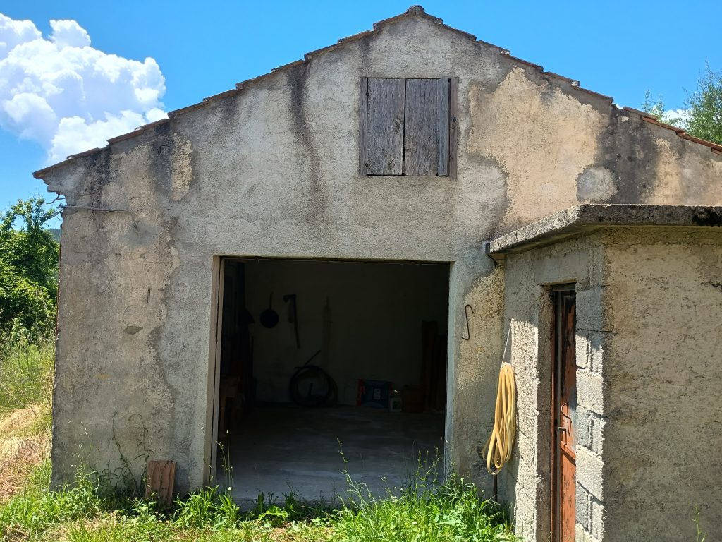 Casa indipendente con terreno e garage (c.da Pietraferrata, 109)