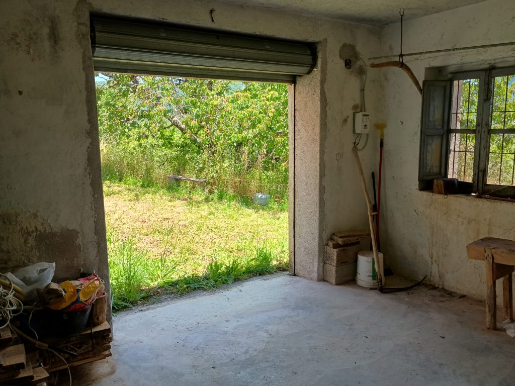 Casa indipendente con terreno e garage (c.da Pietraferrata, 109)