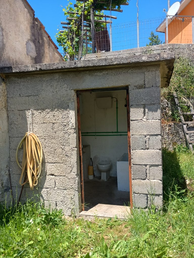 Casa indipendente con terreno e garage (c.da Pietraferrata, 109)