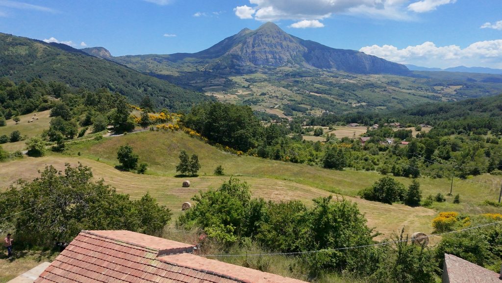 Casa indipendente con terreno e garage (c.da Pietraferrata, 109)