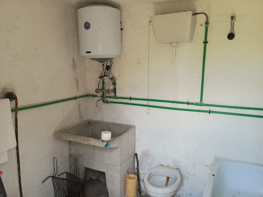 Casa indipendente con terreno e garage (c.da Pietraferrata, 109)