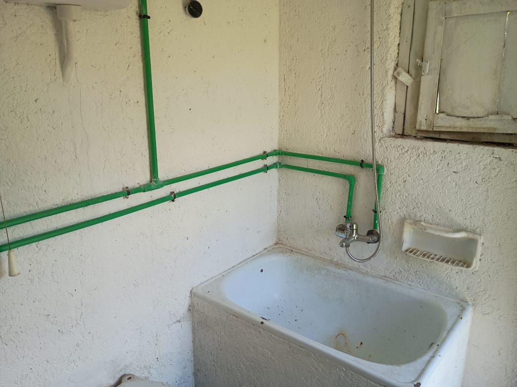 Casa indipendente con terreno e garage (c.da Pietraferrata, 109)