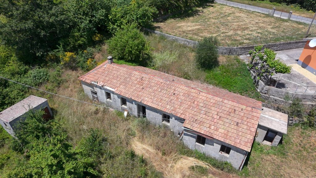 Casa indipendente con terreno e garage (c.da Pietraferrata, 109)