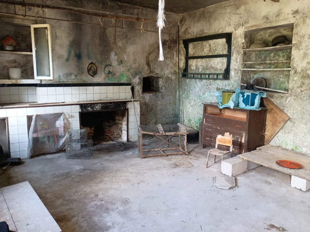 Casa indipendente con terreno e garage (c.da Pietraferrata, 109)
