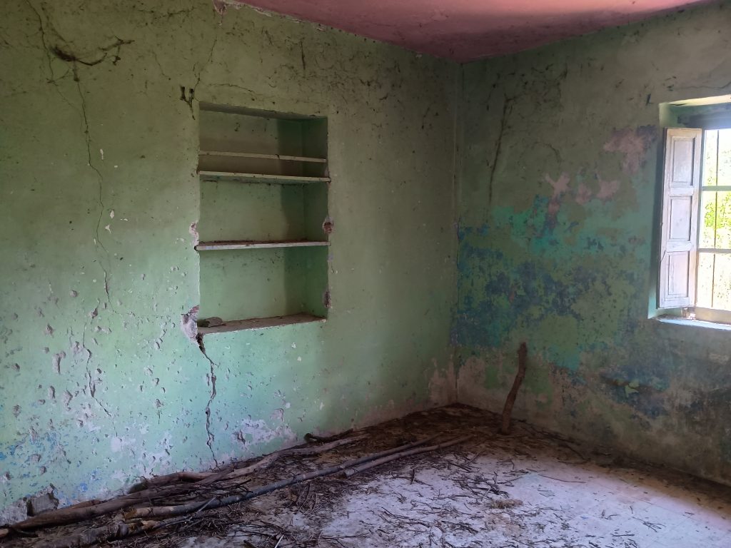 Casa indipendente con terreno e garage (c.da Pietraferrata, 109)