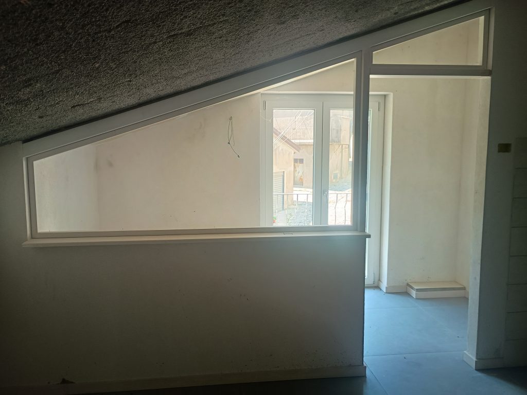 Detached house in the urban centre (via Bovio 25A)
