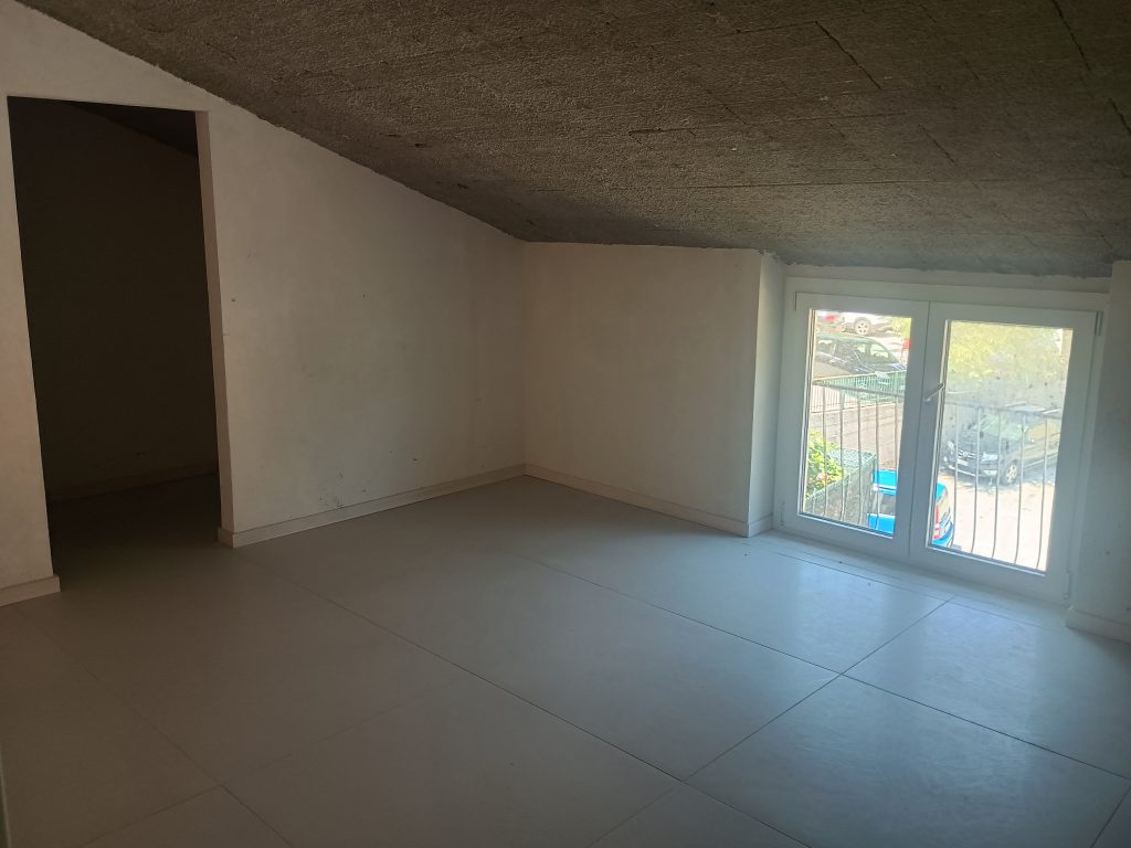 Detached house in the urban centre (via Bovio 25A)