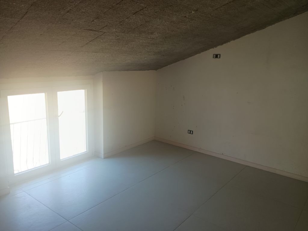 Detached house in the urban centre (via Bovio 25A)