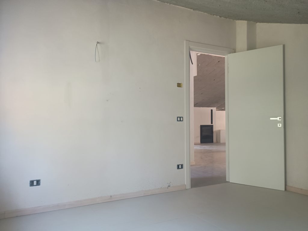 Detached house in the urban centre (via Bovio 25A)
