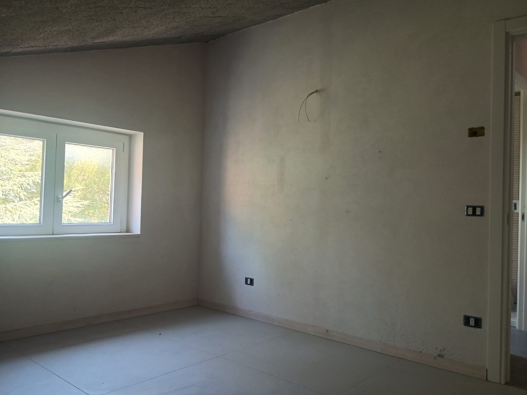 Detached house in the urban centre (via Bovio 25A)