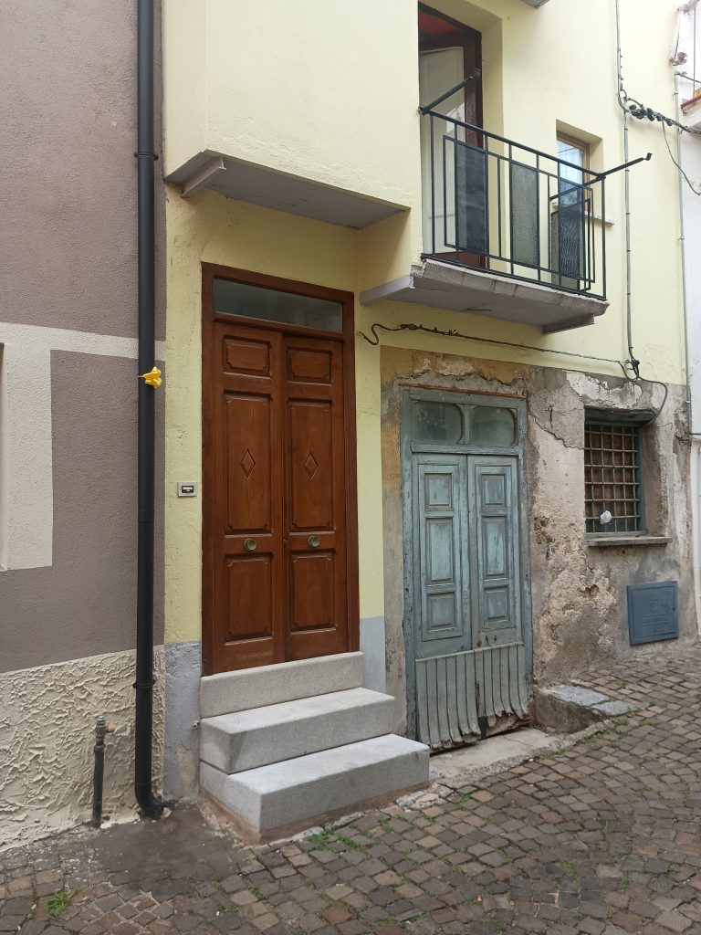 Casa indipendente nel centro urbano (via Duca D’Aosta, 26)