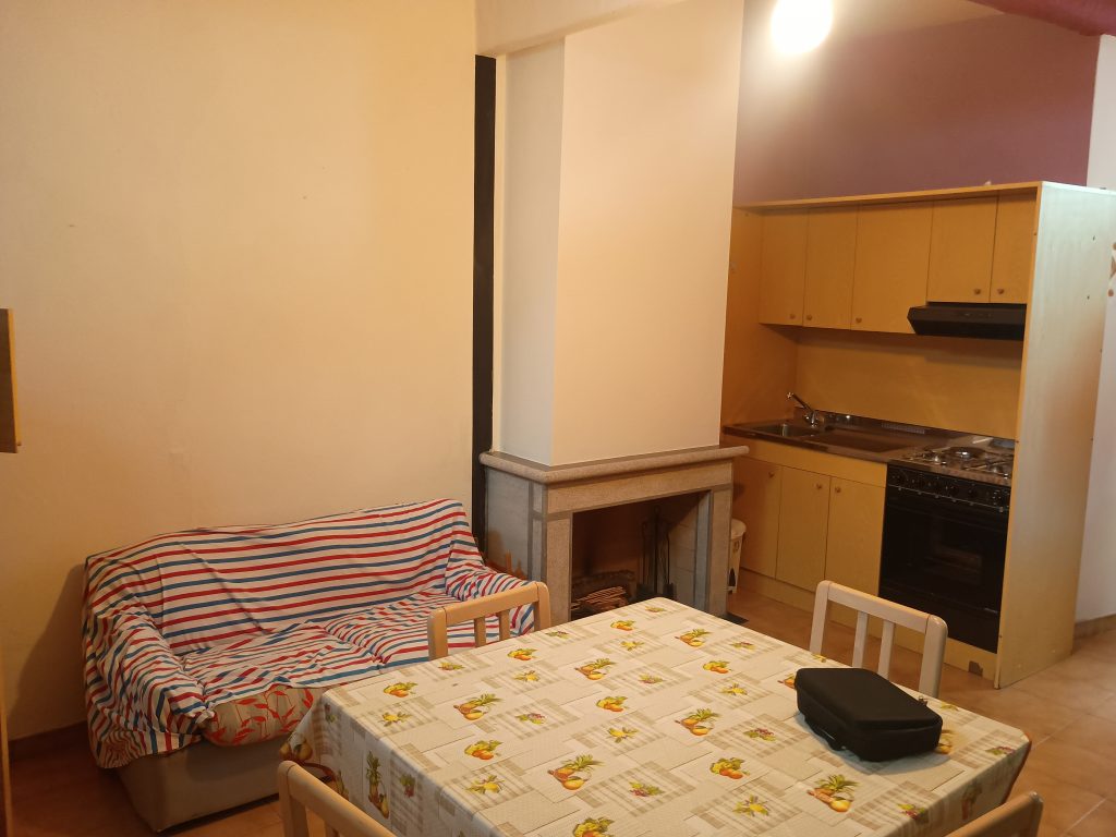Casa indipendente nel centro urbano (via Duca D’Aosta, 26)