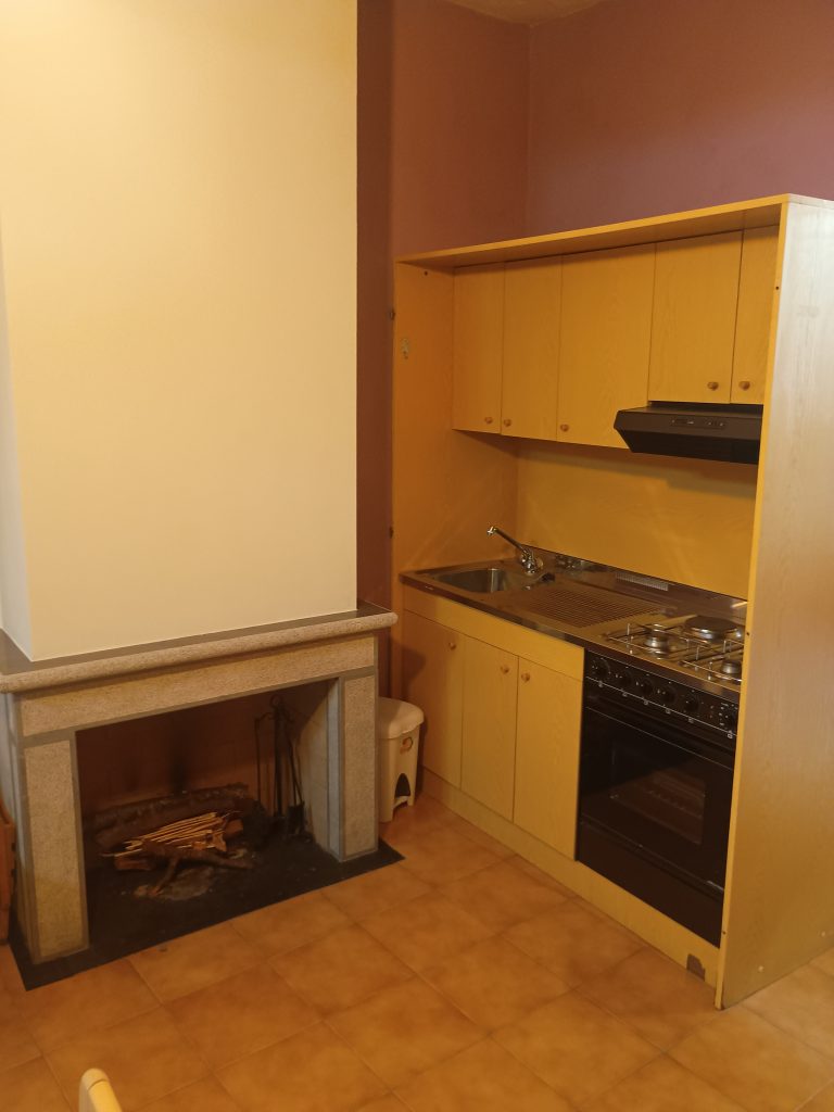 Casa indipendente nel centro urbano (via Duca D’Aosta, 26)