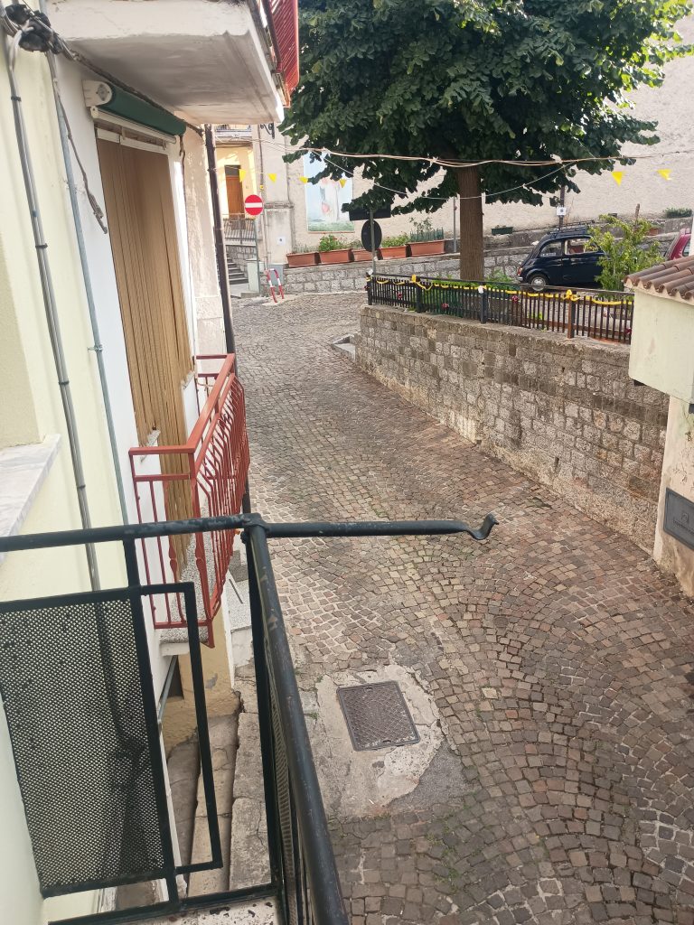 Casa indipendente nel centro urbano (via Duca D’Aosta, 26)