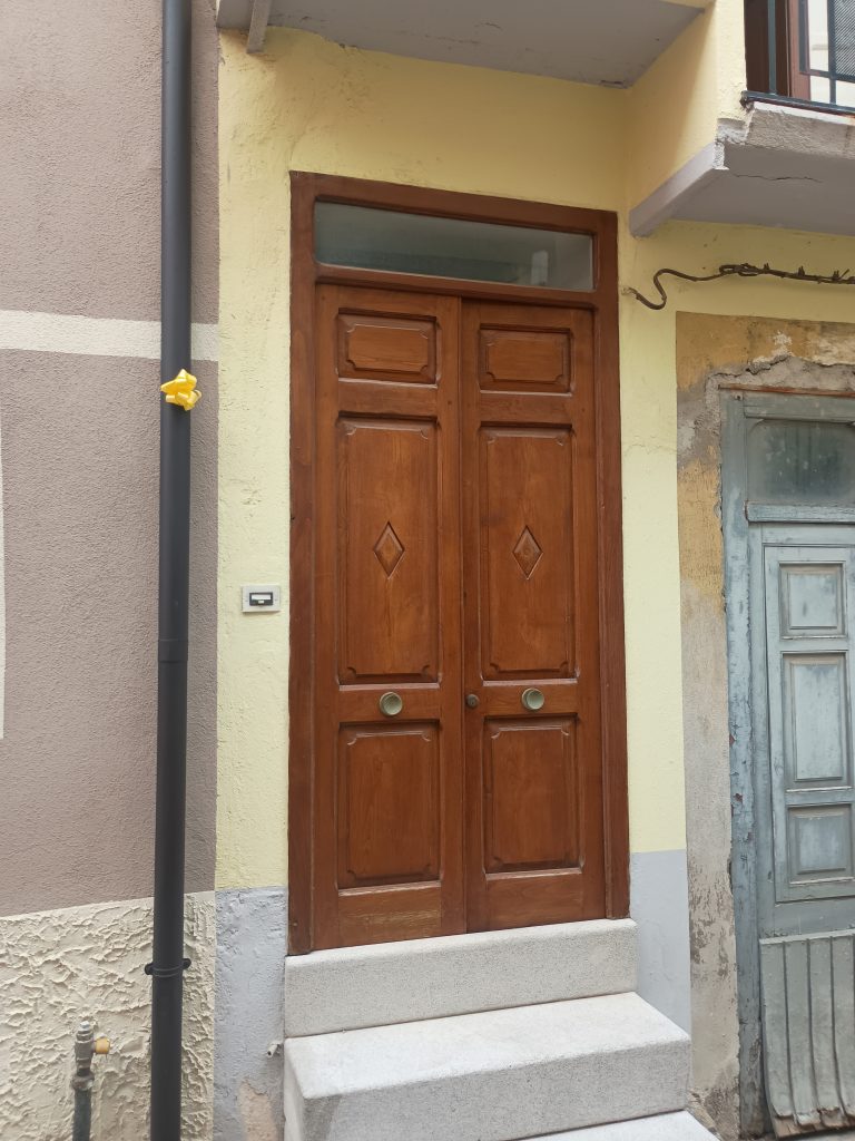 Casa indipendente nel centro urbano (via Duca D’Aosta, 26)