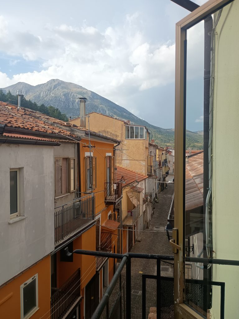 Casa indipendente nel centro urbano (via Duca D’Aosta, 26)