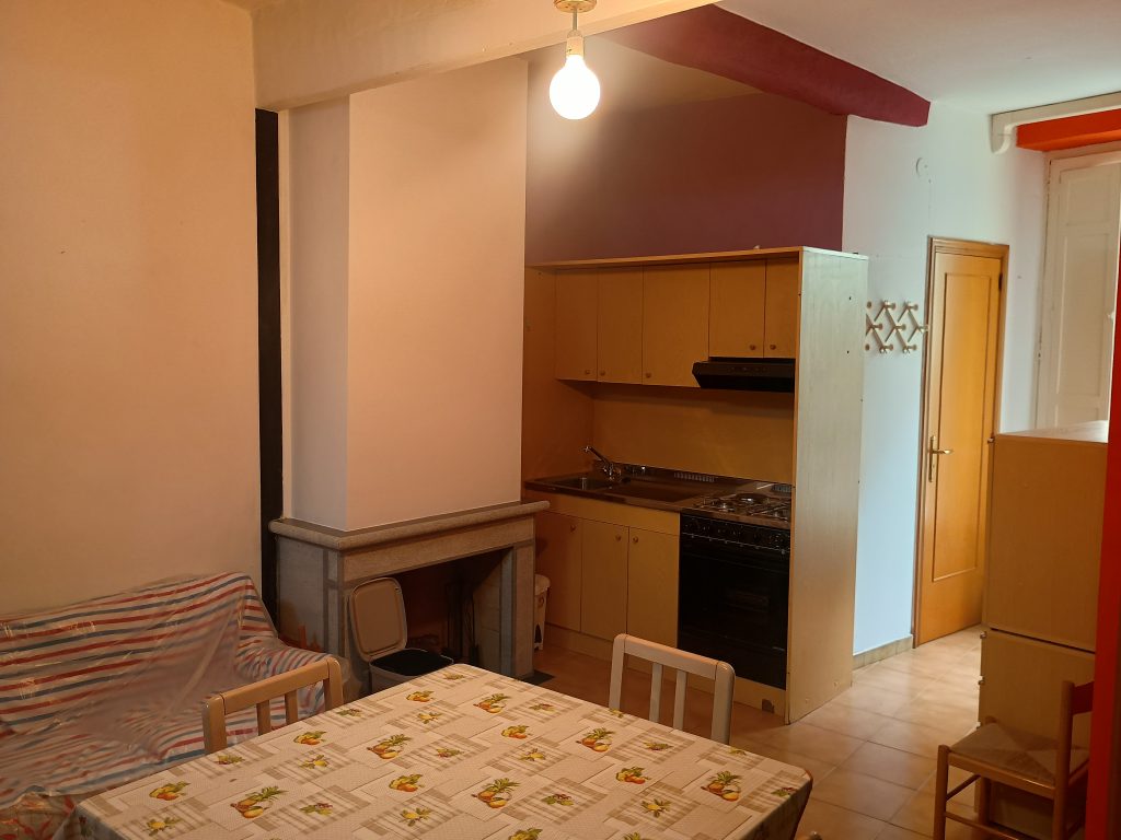 Casa indipendente nel centro urbano (via Duca D’Aosta, 26)