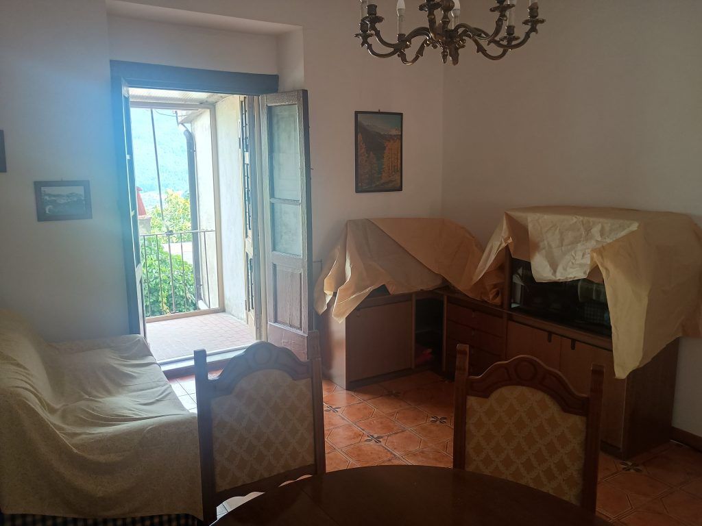 Detached house in the thermal area (via Cremonesi, 76)
