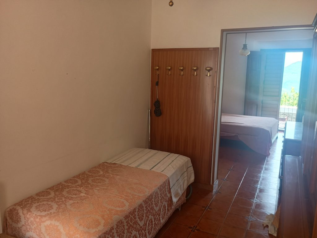 Detached house in the thermal area (via Cremonesi, 76)