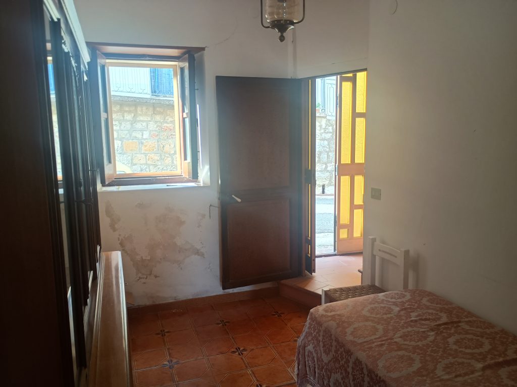 Detached house in the thermal area (via Cremonesi, 76)