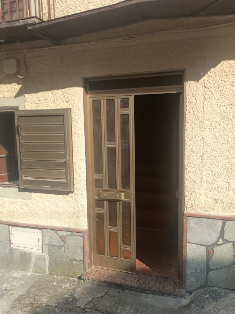 Detached house in the thermal area (via Cremonesi, 76)