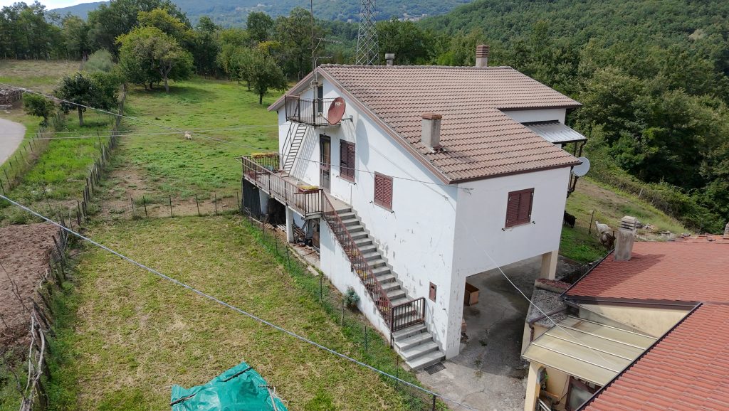 Casa indipendente con vista panoramica (c.da Varrazzo, 53)