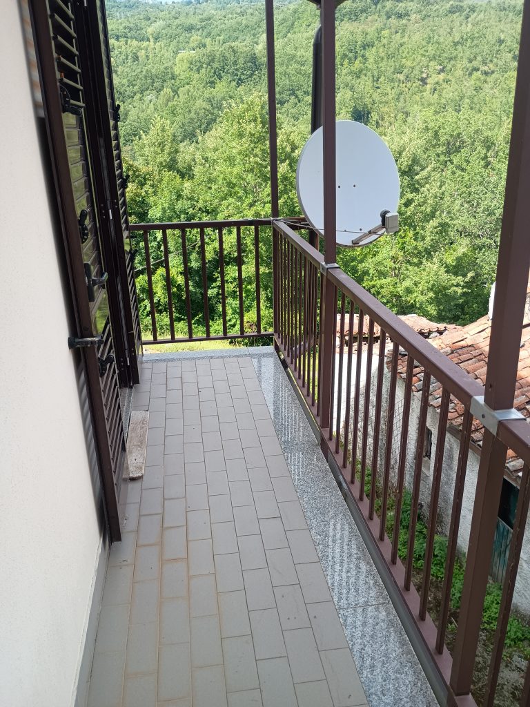 Casa indipendente con vista panoramica (c.da Varrazzo, 53)