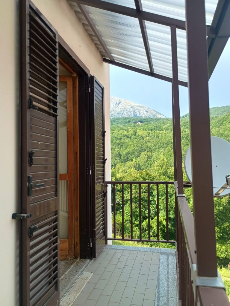 Casa indipendente con vista panoramica (c.da Varrazzo, 53)