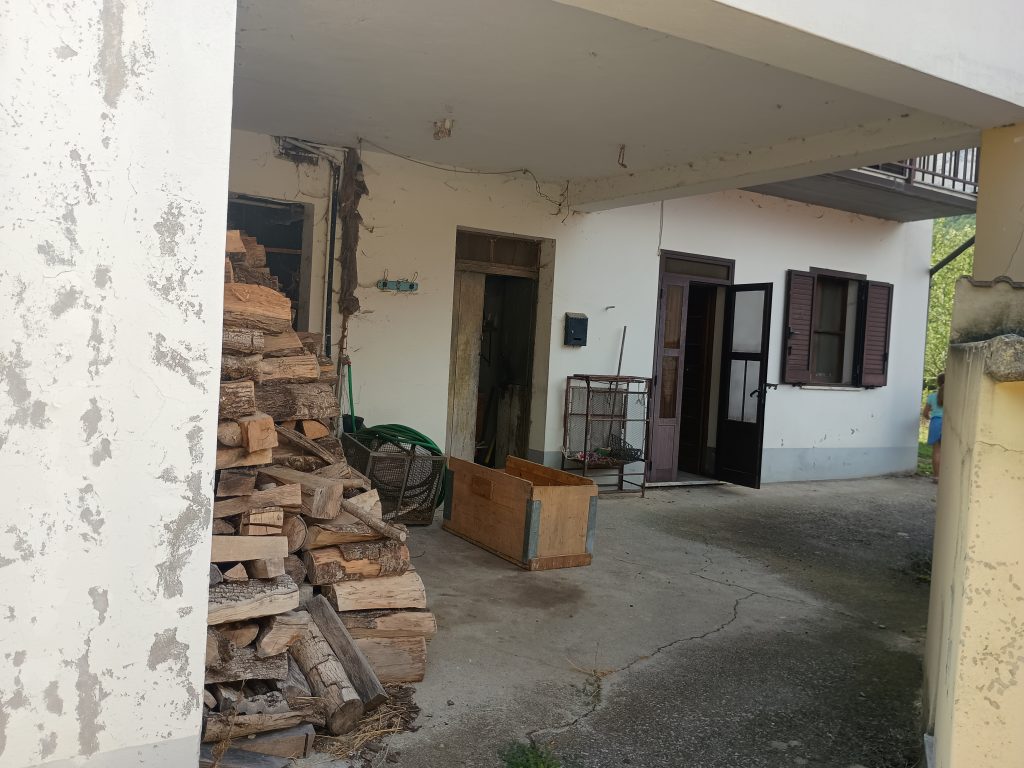 Casa indipendente con vista panoramica (c.da Varrazzo, 53)