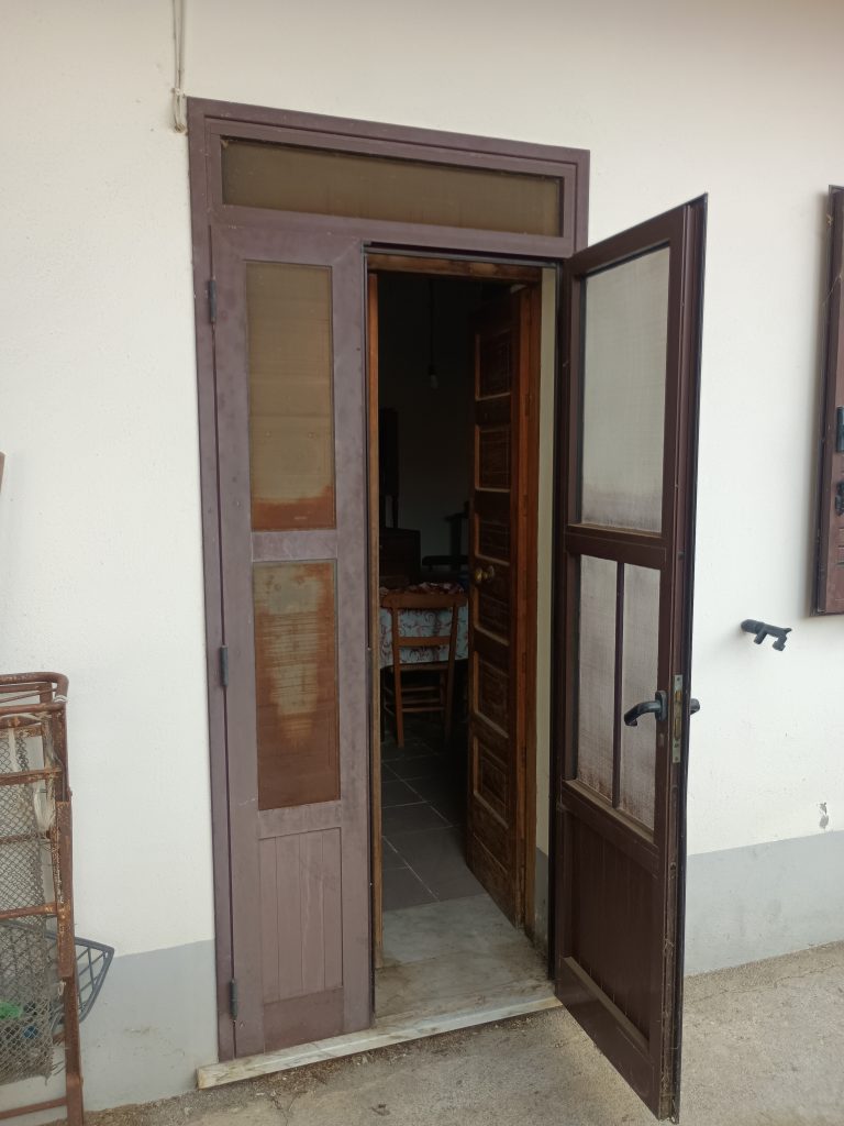 Casa indipendente con vista panoramica (c.da Varrazzo, 53)