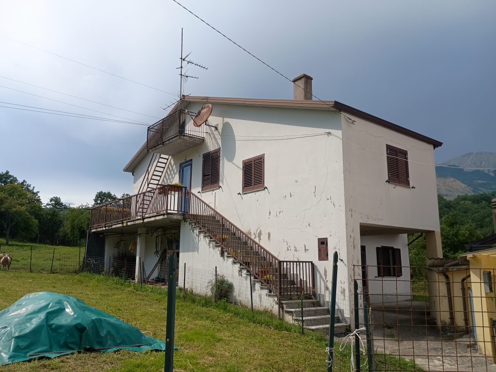 Casa indipendente con vista panoramica (c.da Varrazzo, 53)