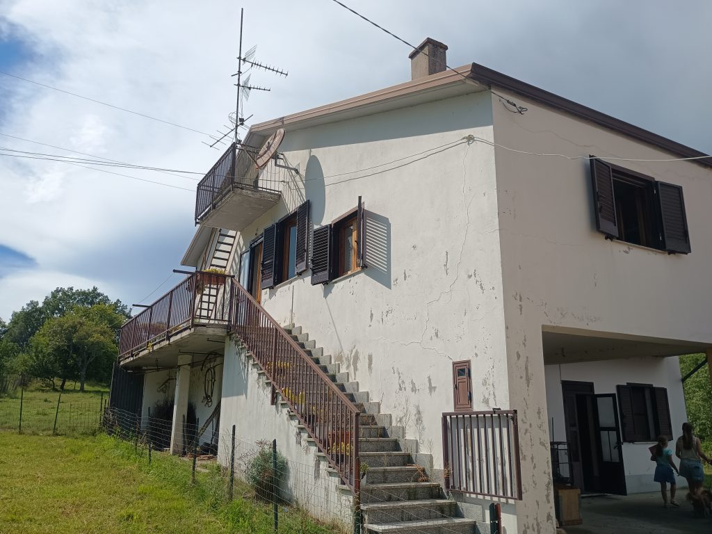 Casa indipendente con vista panoramica (c.da Varrazzo, 53)