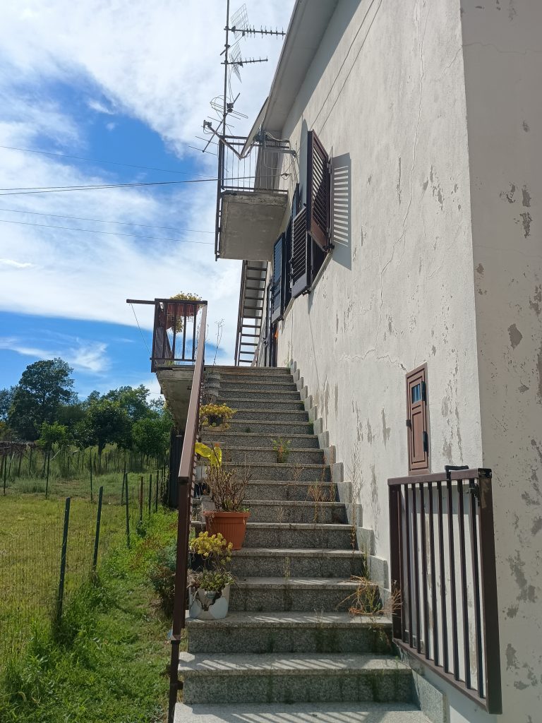 Casa indipendente con vista panoramica (c.da Varrazzo, 53)