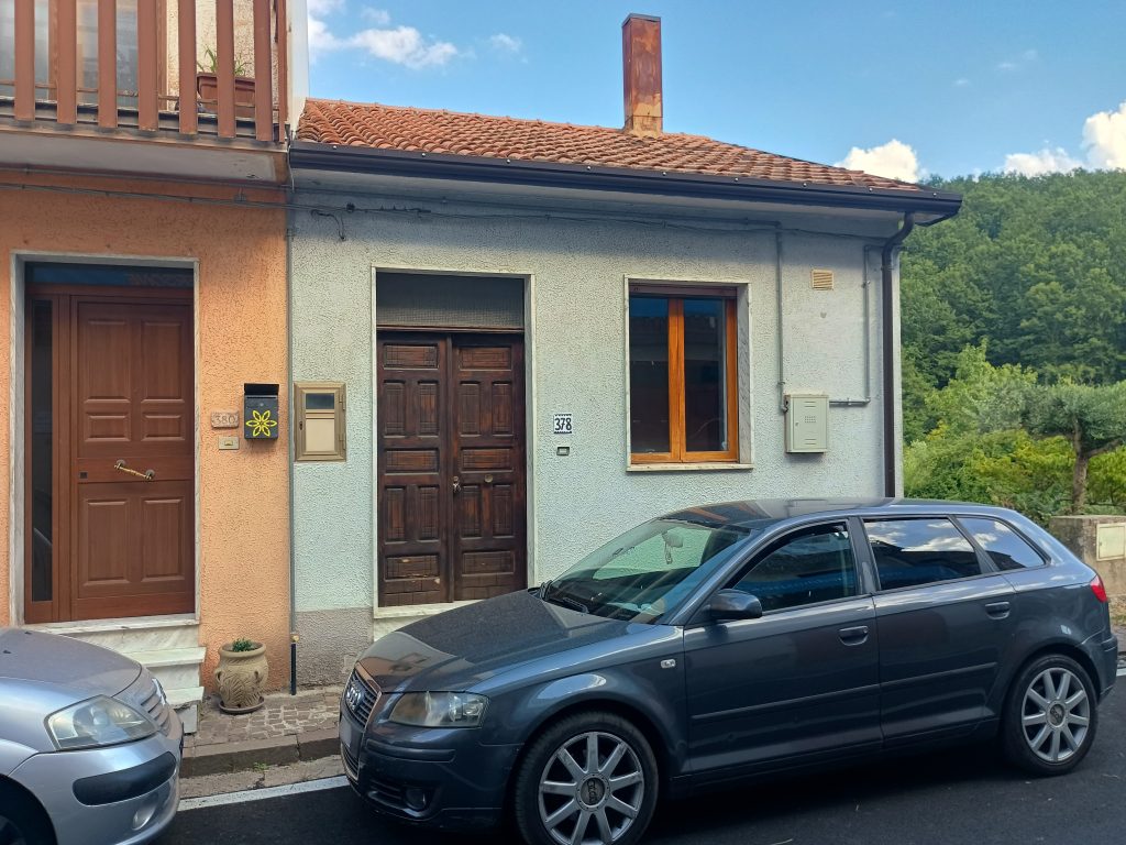 Detached house in Agromonte Mileo hamlet (corso Rita Levi Montalcini, 378)