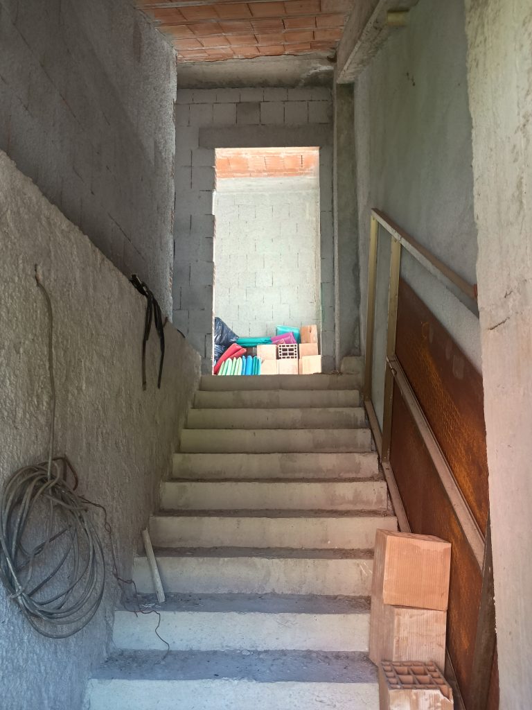 Casa indipendente con garage nel centro urbano (via Scasci, 24)