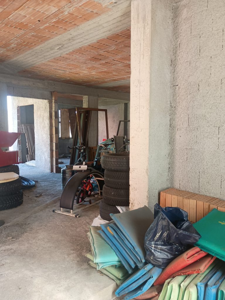 Casa indipendente con garage nel centro urbano (via Scasci, 24)