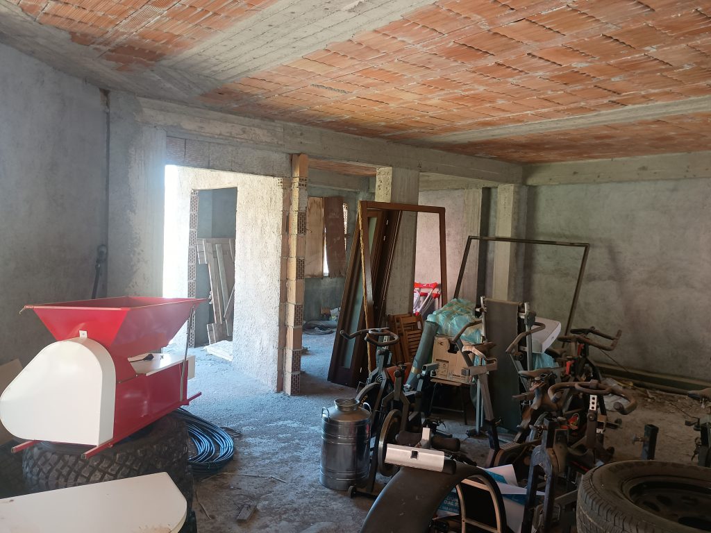 Casa indipendente con garage nel centro urbano (via Scasci, 24)