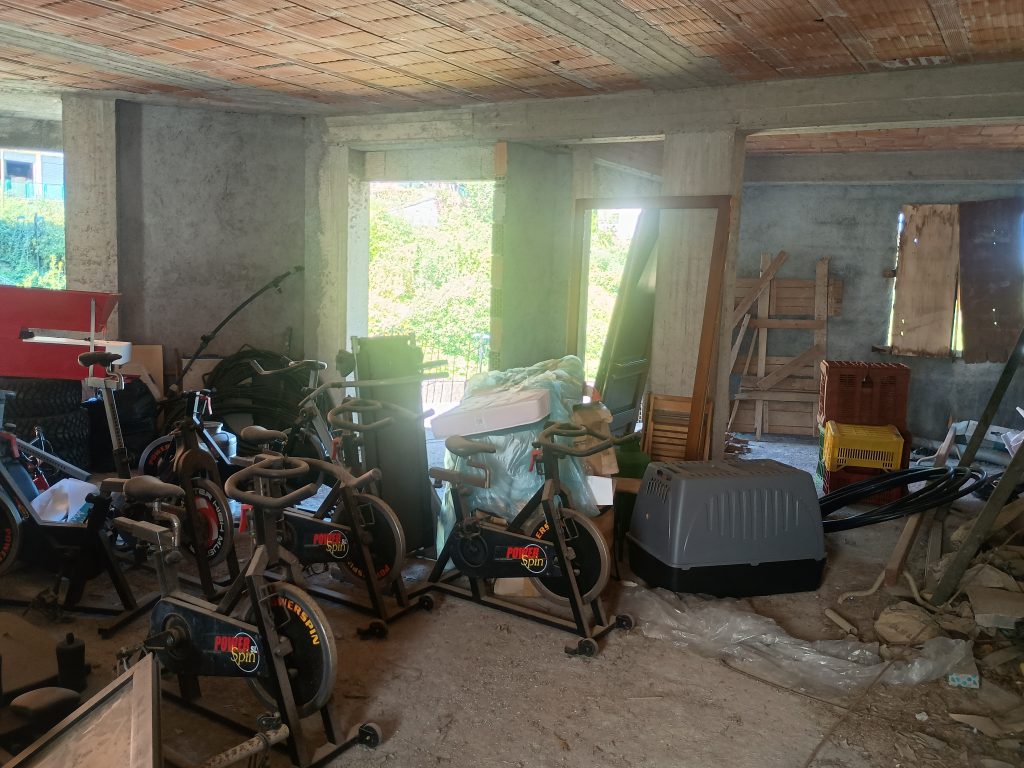 Casa indipendente con garage nel centro urbano (via Scasci, 24)