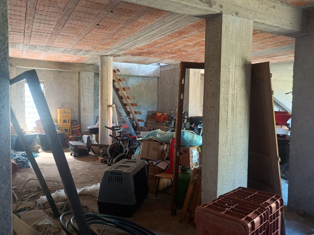 Casa indipendente con garage nel centro urbano (via Scasci, 24)