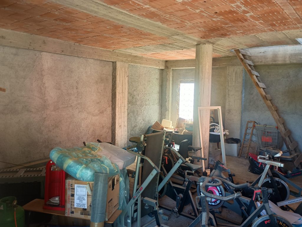 Casa indipendente con garage nel centro urbano (via Scasci, 24)