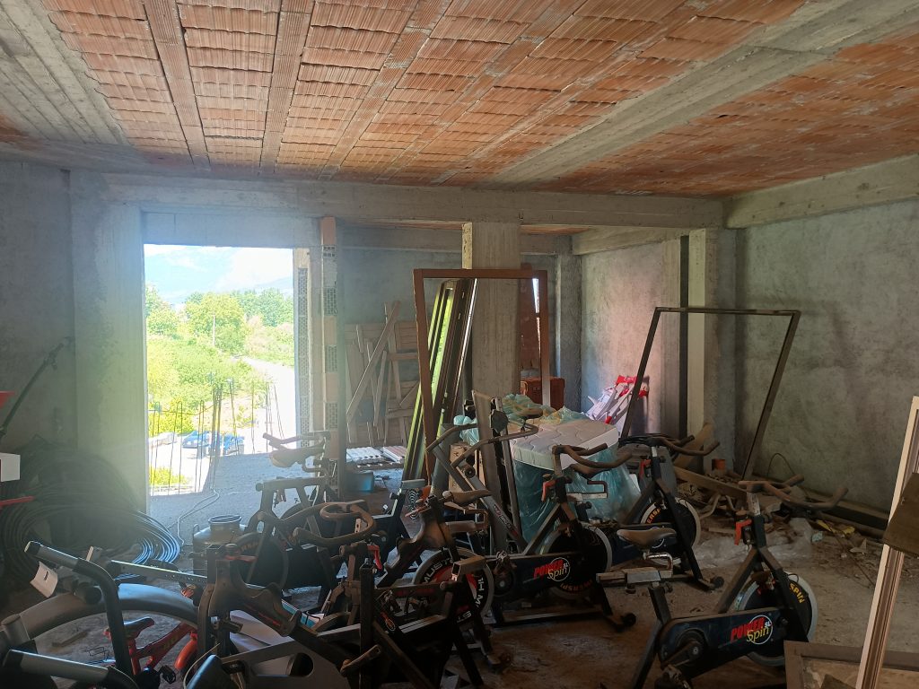 Casa indipendente con garage nel centro urbano (via Scasci, 24)