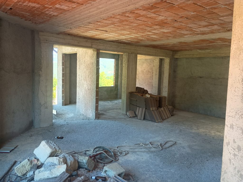 Casa indipendente con garage nel centro urbano (via Scasci, 24)