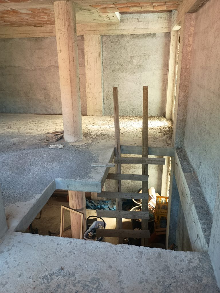 Casa indipendente con garage nel centro urbano (via Scasci, 24)
